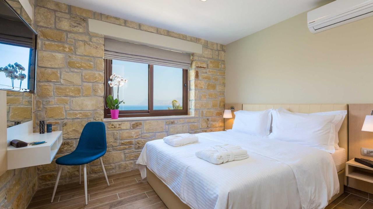 Villa Emilia I Luxury, Amazing Seaview, Next To The Town Kissamos Exterior photo