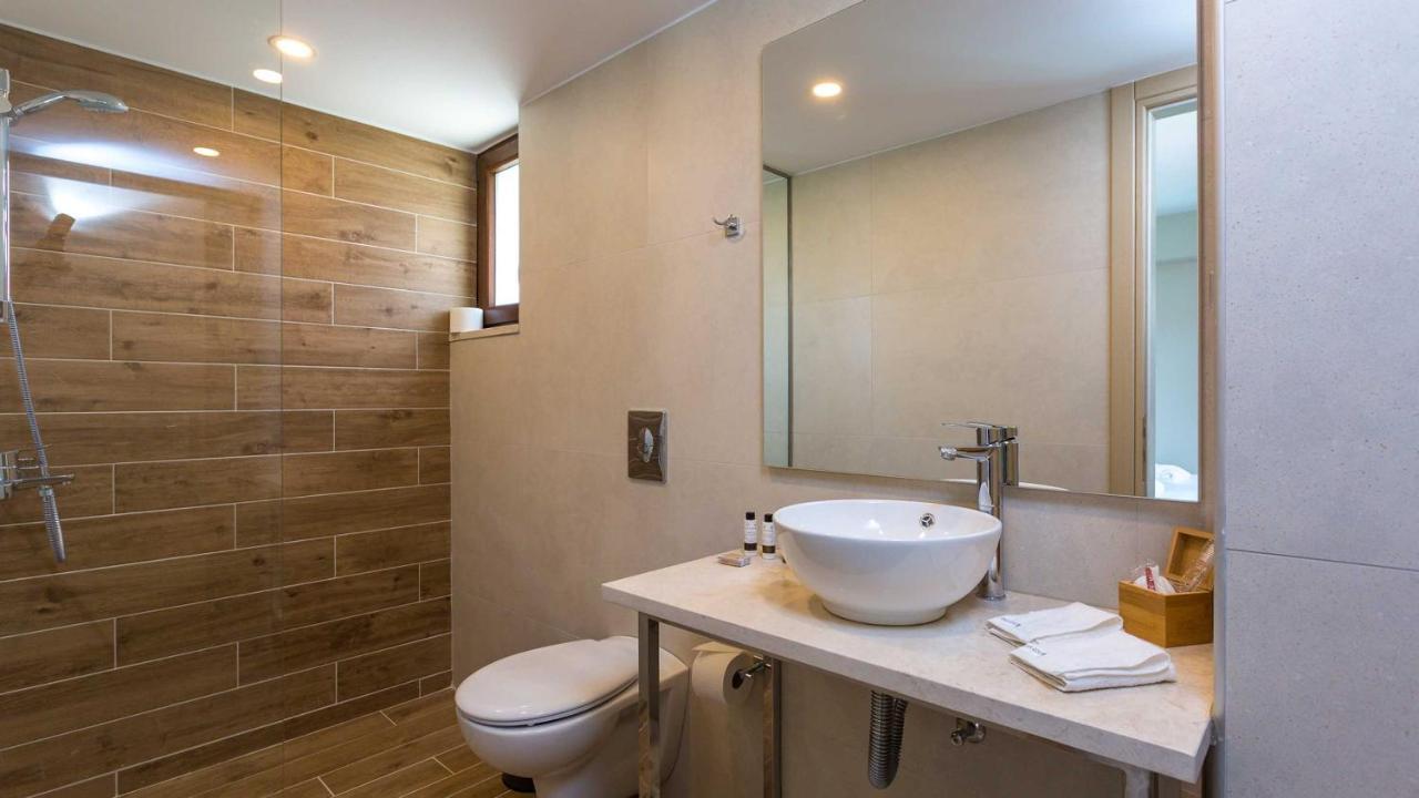 Villa Emilia I Luxury, Amazing Seaview, Next To The Town Kissamos Exterior photo